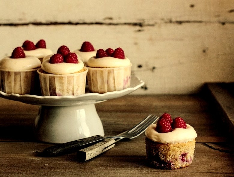 Raspberry Lemon Cream Cheese Cupcakes